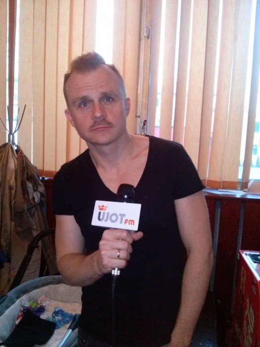 Piotr Rogucki w Klubie Studio podczas rozmowy z naszą reporterką Martą Pustuł (NEWSY UJOT FM)